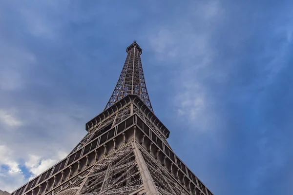 La Torre Eiffel en París, Francia — Foto de Stock