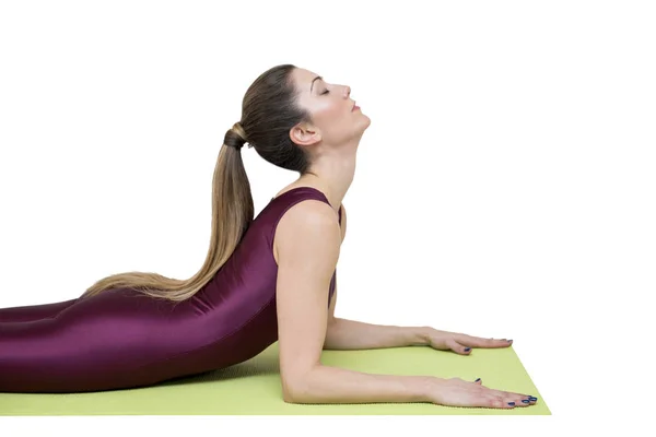 Sportieve jonge vrouw doet yoga — Stockfoto