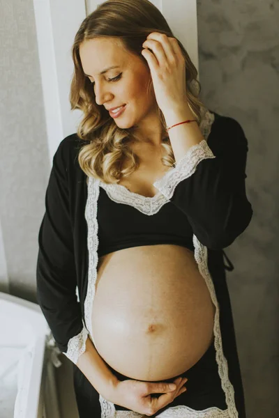 Vacker gravid kvinna — Stockfoto