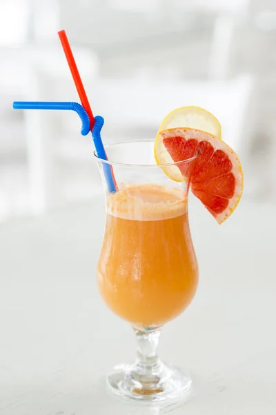 Organiczny sok ze świeżych owoców — Zdjęcie stockowe