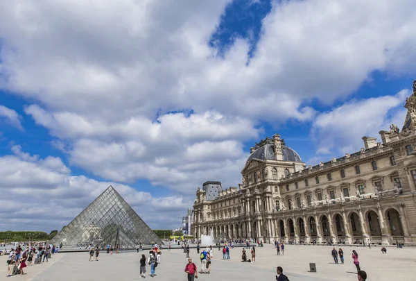 Museo del Louvre a Parigi — Foto Stock