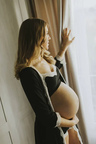 Mulher grávida bonita — Fotografia de Stock