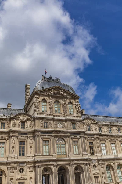 Palazzo del Louvre a Parigi — Foto Stock