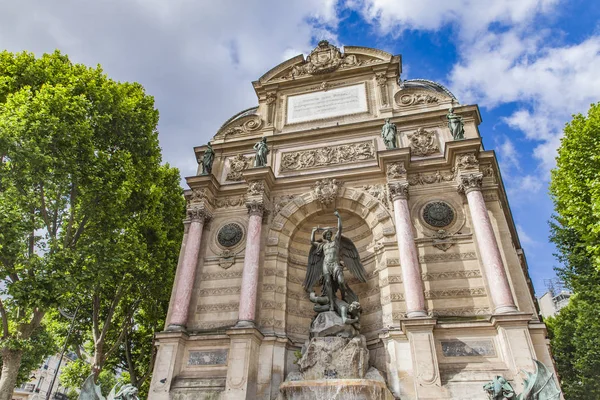 Fontaine Saint Michel en París —  Fotos de Stock