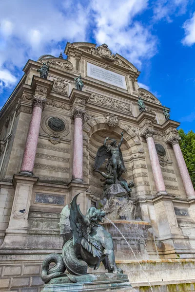 Fontaine Saint Michel in Paris — Stock Photo, Image