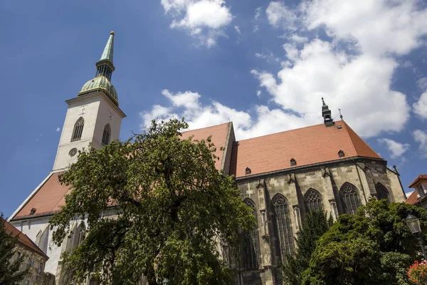 在拉迪斯拉发斯洛伐克圣马丁大教堂 — 图库照片