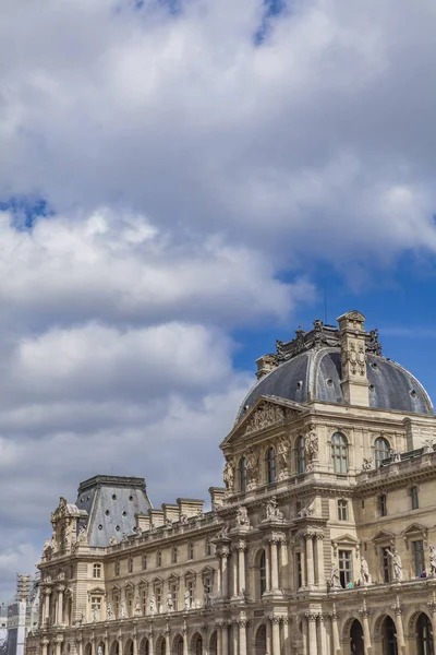 Louvre museum in Parijs — Stockfoto