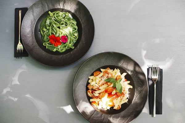 Makarna yemek yukarıdan izlendi