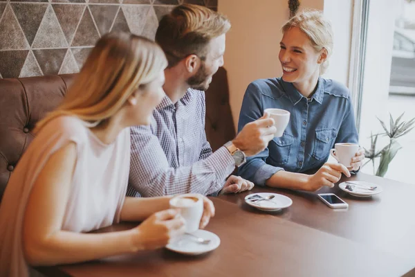 Kadın ve bir adam Café