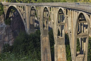 Köprü Nehri Tara Karadağ'ın üzerinde