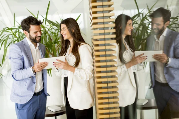 Business couple in the office — Stock Photo, Image