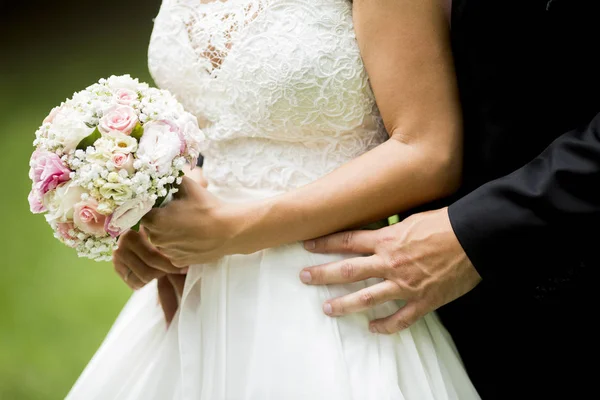 Ramo de boda de rosas —  Fotos de Stock