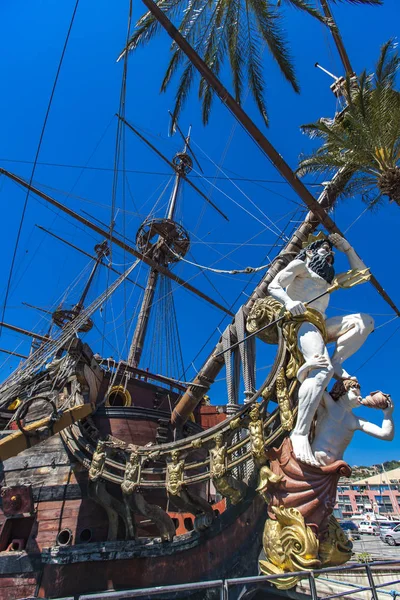 Galleon Neptun i Genuas hamn — Stockfoto