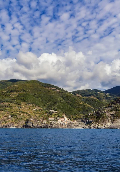 Bekijken van de stad op de Cinque Terre Vernazza — Stockfoto