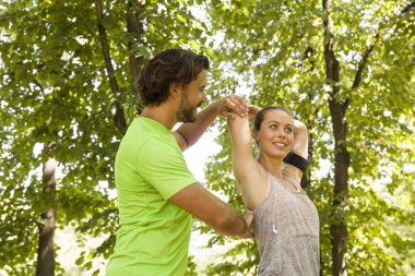 Doğa eğitim genç Çift