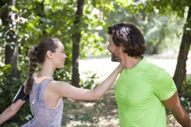 Doğa eğitim genç Çift