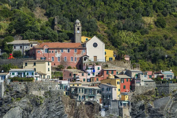 Kasaba Vernazza Cinque Terre tarih itibariyle görüntülemek — Stok fotoğraf
