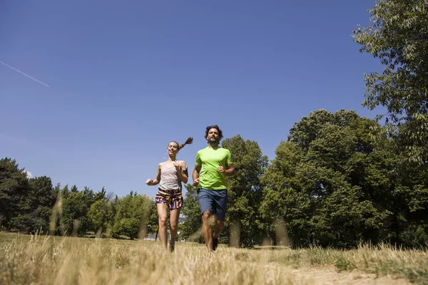 Doğa eğitim genç Çift