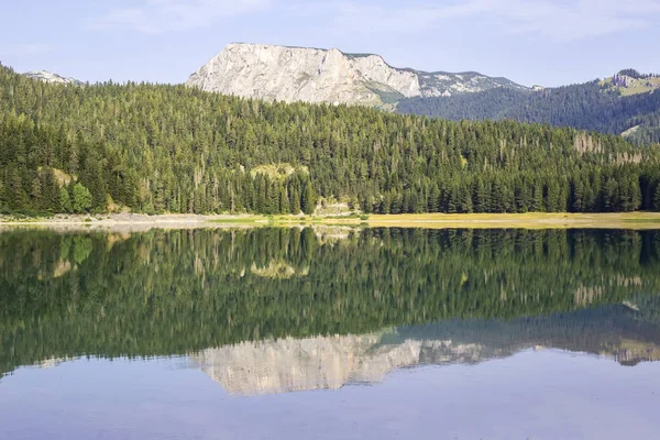 Lago Negro en la montaña Durmitor en Montenegro —  Fotos de Stock