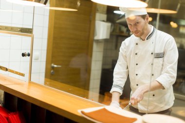 Genç Şef gıda hazırlama