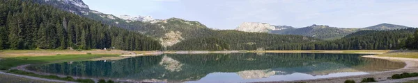 Lago Negro na montanha Durmitor em Montenegro — Fotografia de Stock
