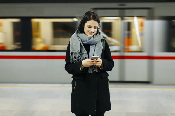 Young woman waiting train in underground — Stock Photo, Image