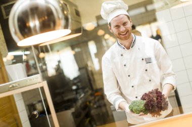 Genç Şef gıda hazırlama