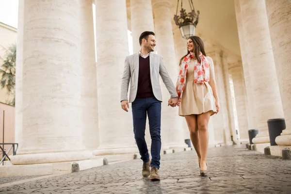 Seven çift, mutlu ve Roma'da tatil seyahat kadın,