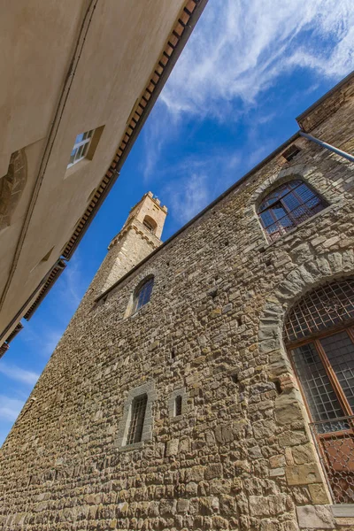 Montalcino içinde dar sokak — Stok fotoğraf