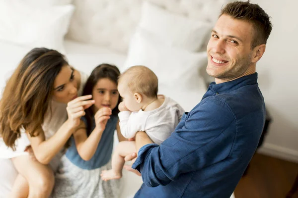 Young parents with daughters in the room — Stock Photo, Image