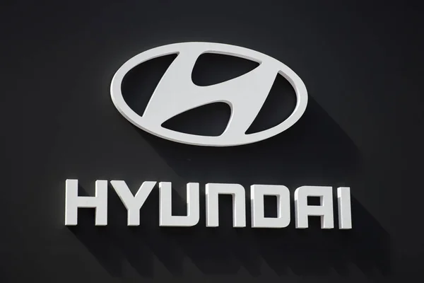 Вывеска Hyundai — стоковое фото