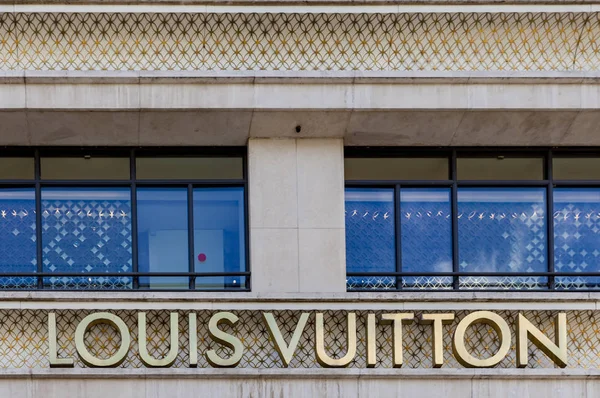 Louis Vuitton shop — Stock Fotó