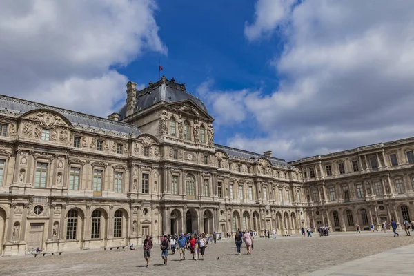 Palazzo del Louvre a Parigi — Foto Stock