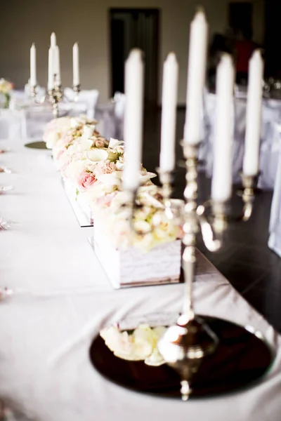 Dekoracja stołu ze świecami — Zdjęcie stockowe