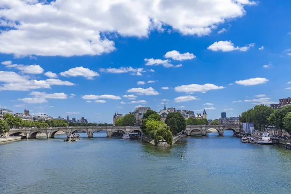 Řeka Seine v Paříži — Stock fotografie