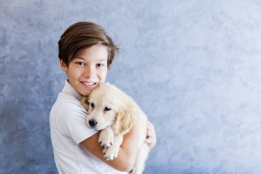 Altın geri almak ile genç çocuk