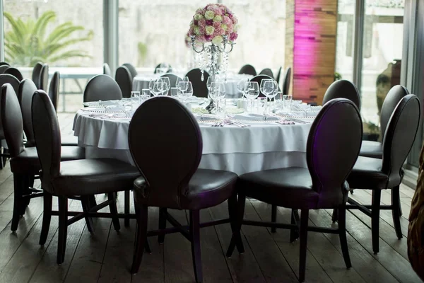Luxuriöse Hochzeitsdekoration des Tisches — Stockfoto