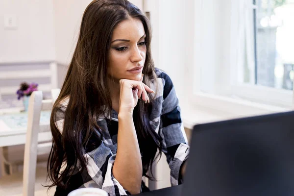 Modern woman websurfing in cafe — Stock Photo, Image