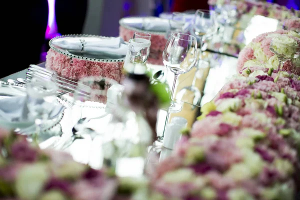테이블의 럭셔리 웨딩 장식 — 스톡 사진
