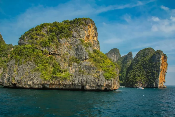 Maya Bay no arquipélago Phi Phi na Tailândia — Fotografia de Stock