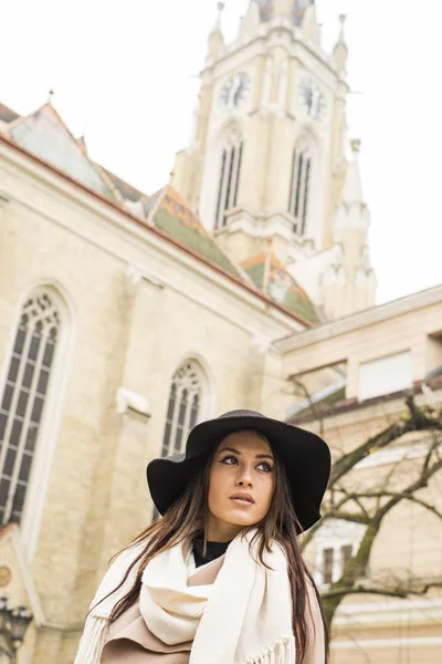 Portrait of a beautiful young woman with hat — Stock Photo, Image