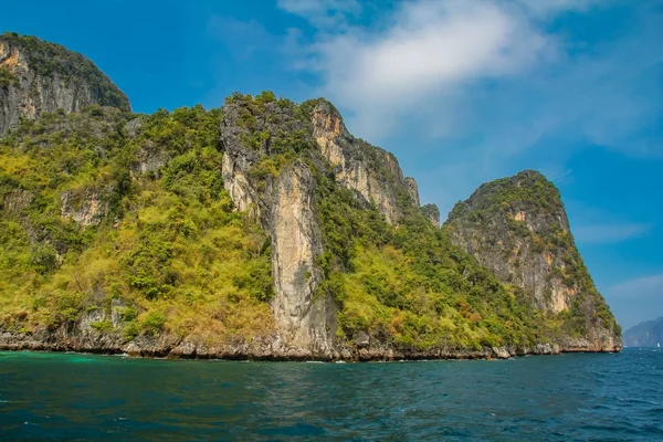 Maya Bay på Phi Phi arkipelagen i Thailand — Stockfoto