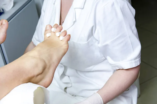 Foot pedicure treatment — Stock Photo, Image