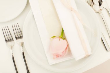 Düğün dekorasyonu ile tablo