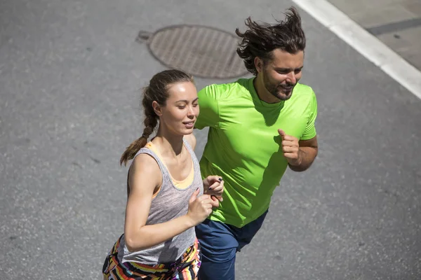 Jovem casal fitness — Fotografia de Stock