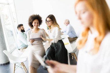 İş yerinizde modern ofis iş takım