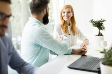 İş yerinizde modern ofis iş takım