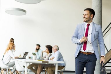 İş yerinizde modern ofis iş takım