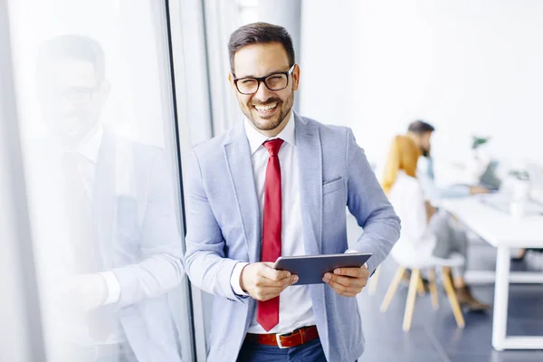 Jonge zakenman in functie — Stockfoto