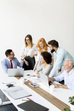 İş yerinizde modern ofis iş takım